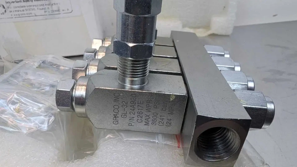 Graco GL-32 Grease Injector 24A924 293663 Ser C2617E Rev A 3500 PSI 1/4" NPT - Image 2 of 4