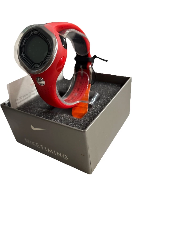 Reloj deportivo cronógrafo digital Nike Triax Fury 100 WR0140-813, negro/rojo, 51 mm Foto 4 de 4