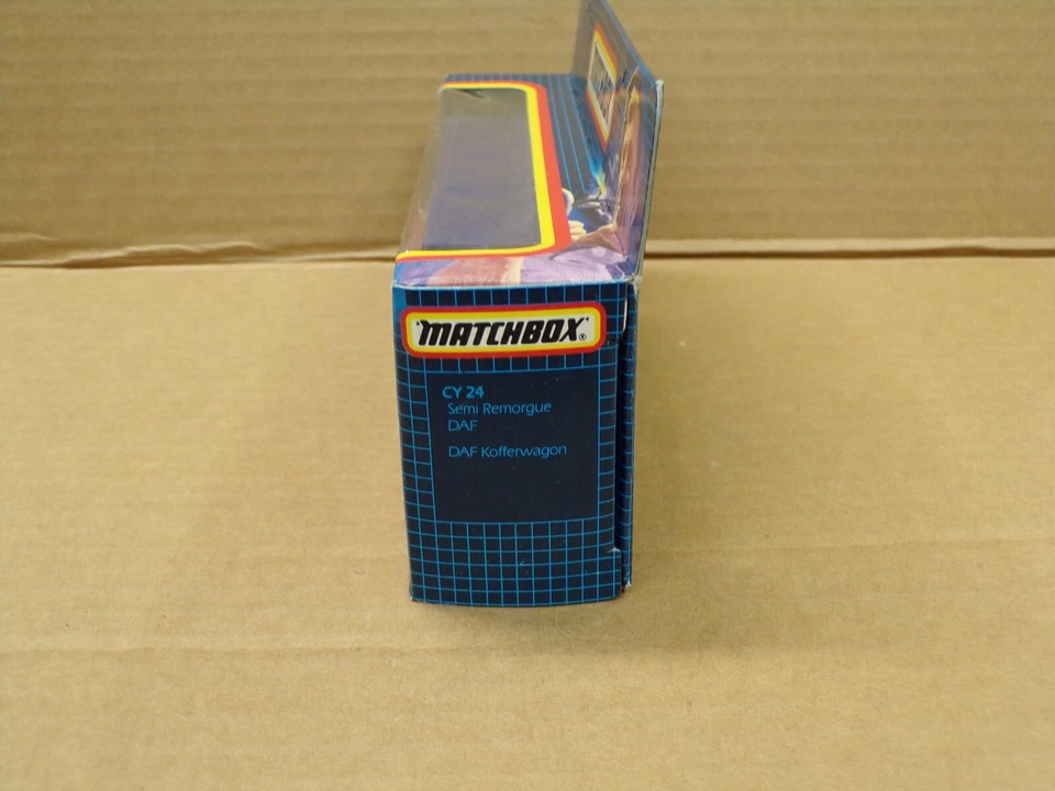 1987 Matchbox Convoy PICKFORDS MOVING DAF BOX TRUCK # CY24 - NOS ! - Image 4 of 4