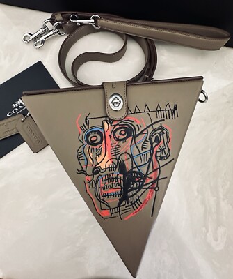 COACH X JEAN MICHEL BASQUIAT TRIANGLE RUNWAY BAG 24 7039 LIM COACH X JEAN MICHEL BASQUIAT TRIANGLE RUNWAY BAG 24 7039 LIM