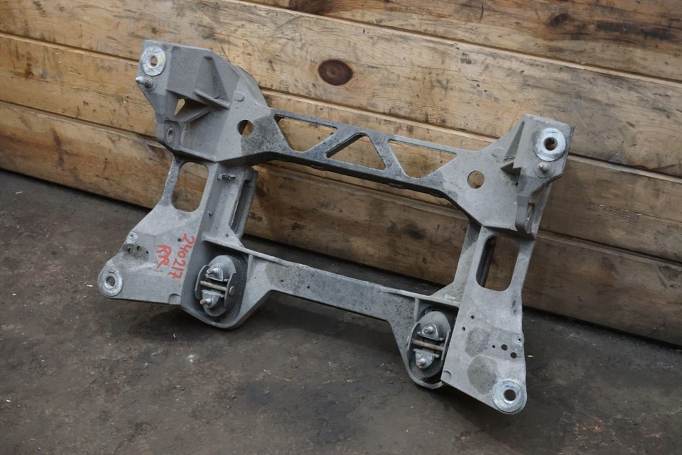 Rear Suspension Subframe Cradle OEM 15864493 Chevrolet Corvette C6 Zo6 2006-2013 Foto 2 de 4