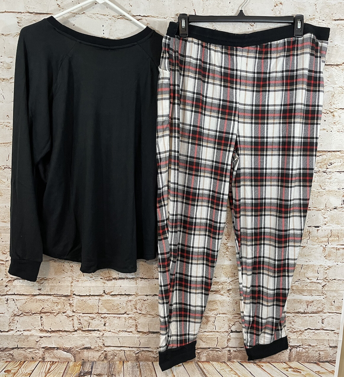 NEW Cuddl Duds Christmas womens 3X pajamas set DOG w/socks pockets