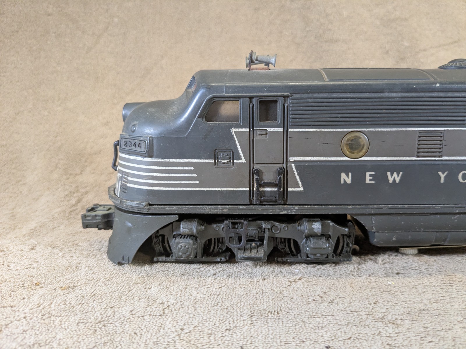 Lionel Postwar New York Central 2344 F-3 A-Unit Diesel Locomotive thumbnail 2