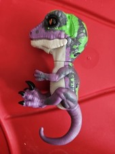 Fingerlings Untamed Razor Raptor Purple Green Dinosaur Interactive Toy WowWee
