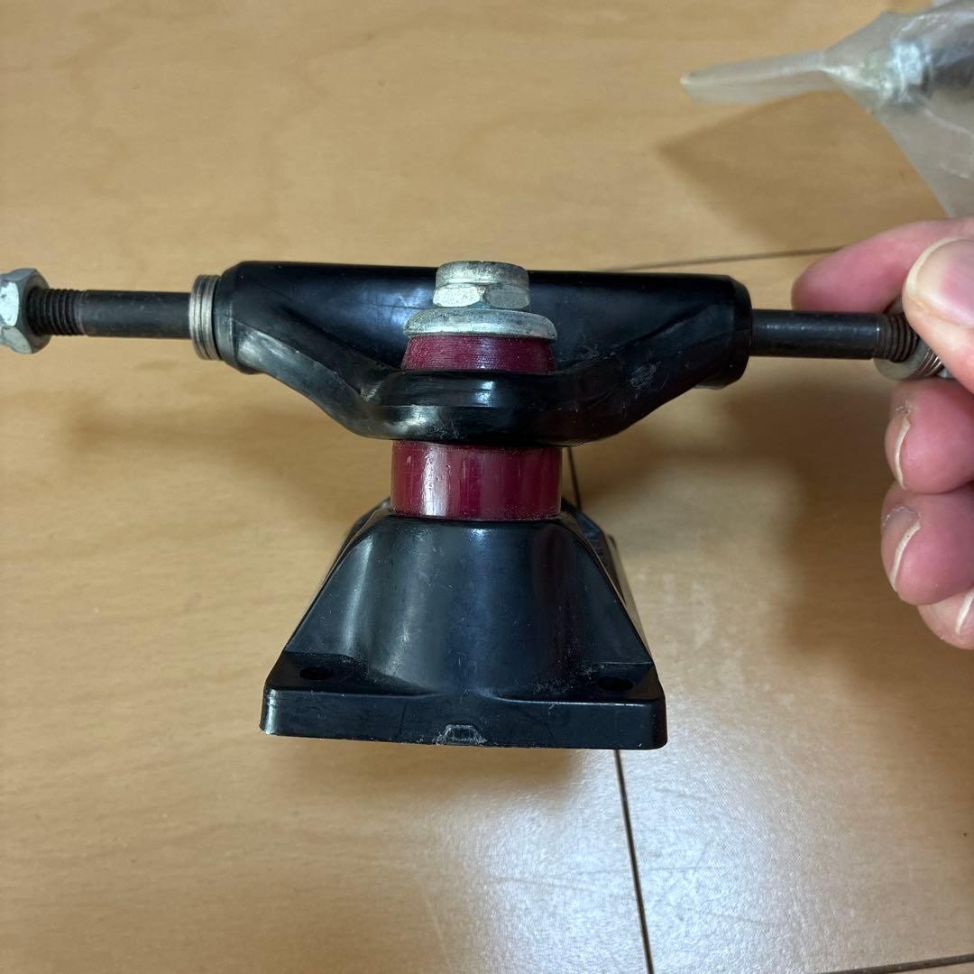Tracker Ultralite Skateboard Truck Black Old School USA NOS