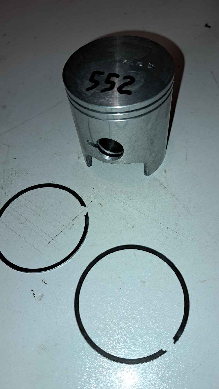 PISTONE ASSO D54,72 PER APRILIA 125 (TUAREG) CILINDRO IN GHISA