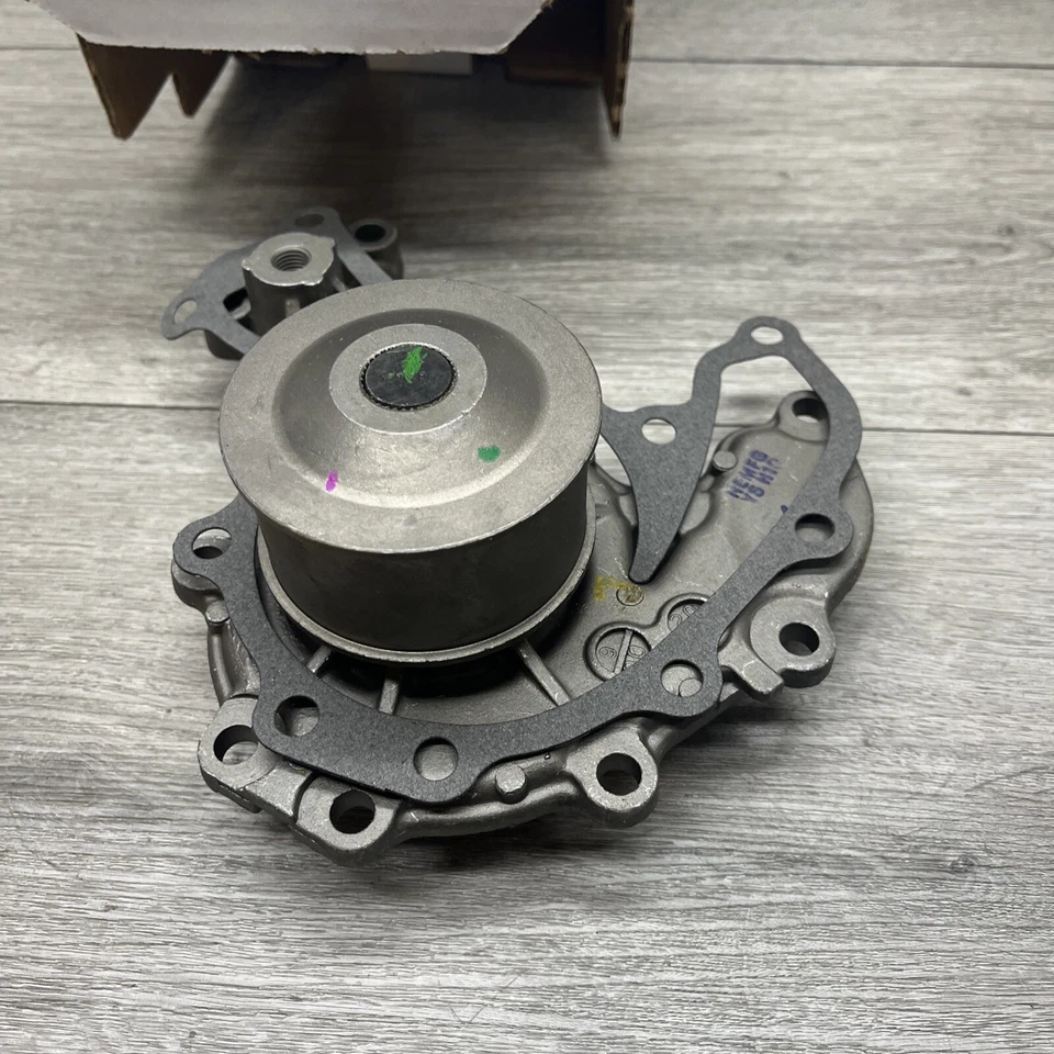 Новый водяной насос Reman Cardone 57-1555 подходит для Acura Honda Isuzu - Изображение 2 из 2