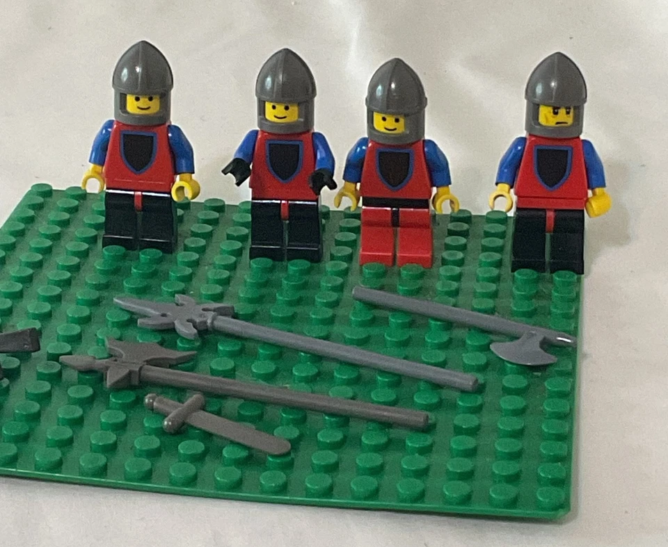 VTG Lego Castle Knights Classic Lot of 4 Minifigure w/Accessories - Image 2 of 4