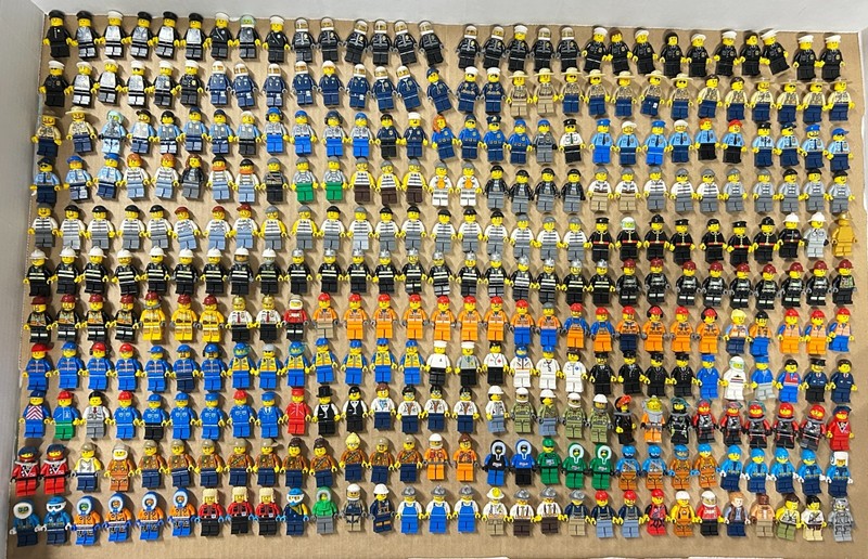 LEGO Brand CITY TOWN Themed Minifigures HUGE LOT 500+ Figures plus Accessories