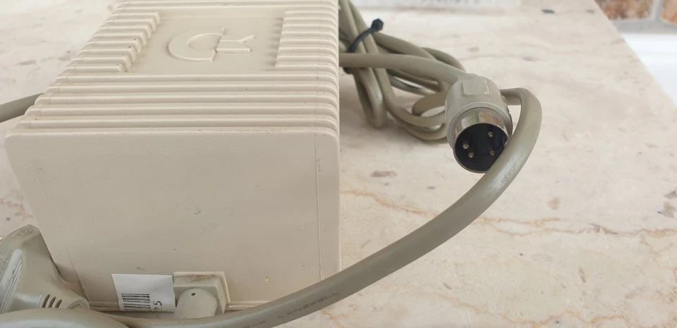 Commodore 64, Vic-20, alimentatore originale "FUNZIONANTE", no C128 o amiga - Immagine 3 di 4