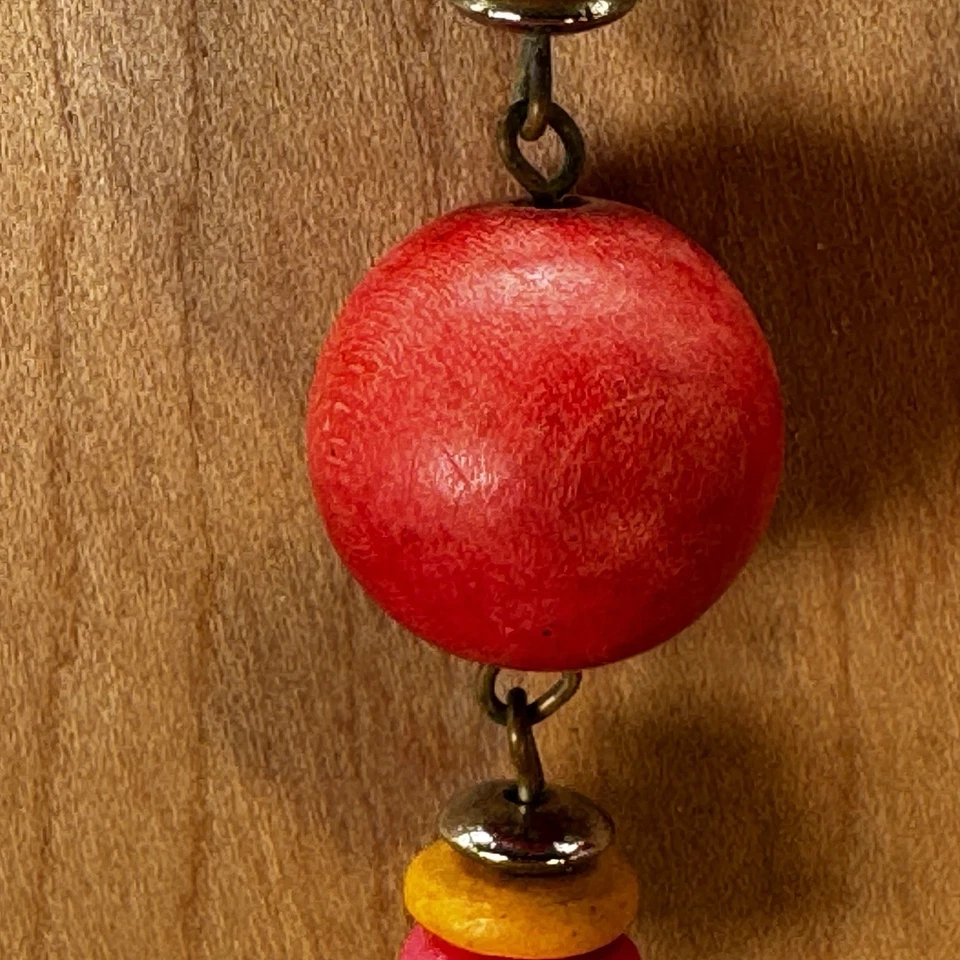 Pendientes colgantes bohemios de cuentas de madera tono plata herrajes boho mínimos lindos Foto 4 de 4