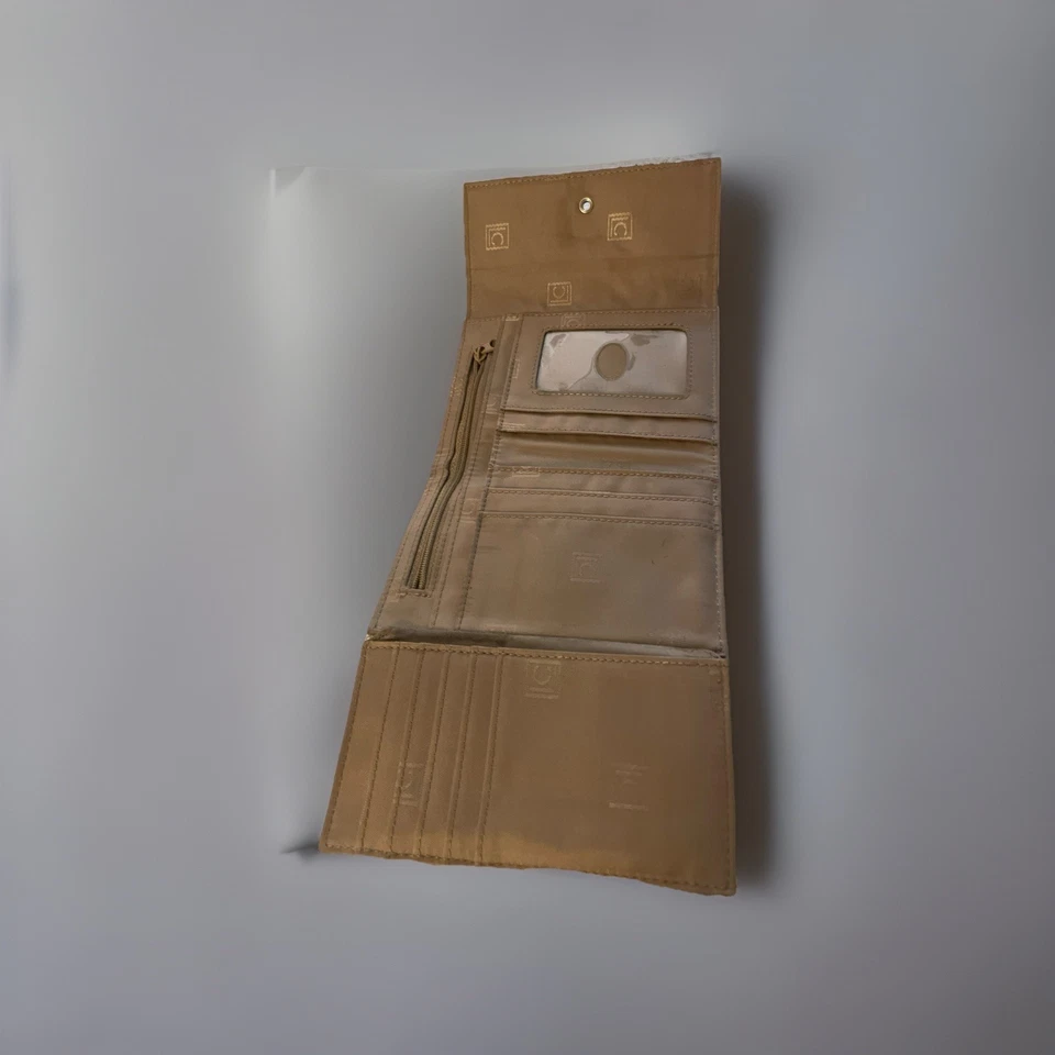 Juego de 2 carteras de cuero para mujer Liz Claiborne beige 8 pulgadas, verde 5,5 pulgadas Foto 4 de 4