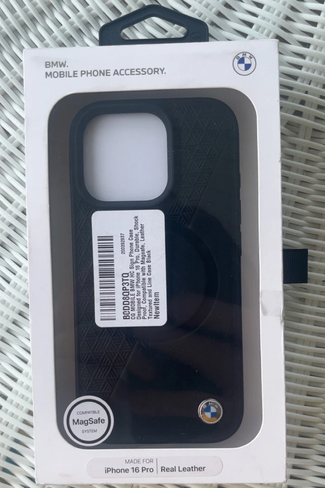 Funda IPHONE 16 Pro BMW Cuero Genuino Negra Magsafe Logo Metal Foto 2 de 3