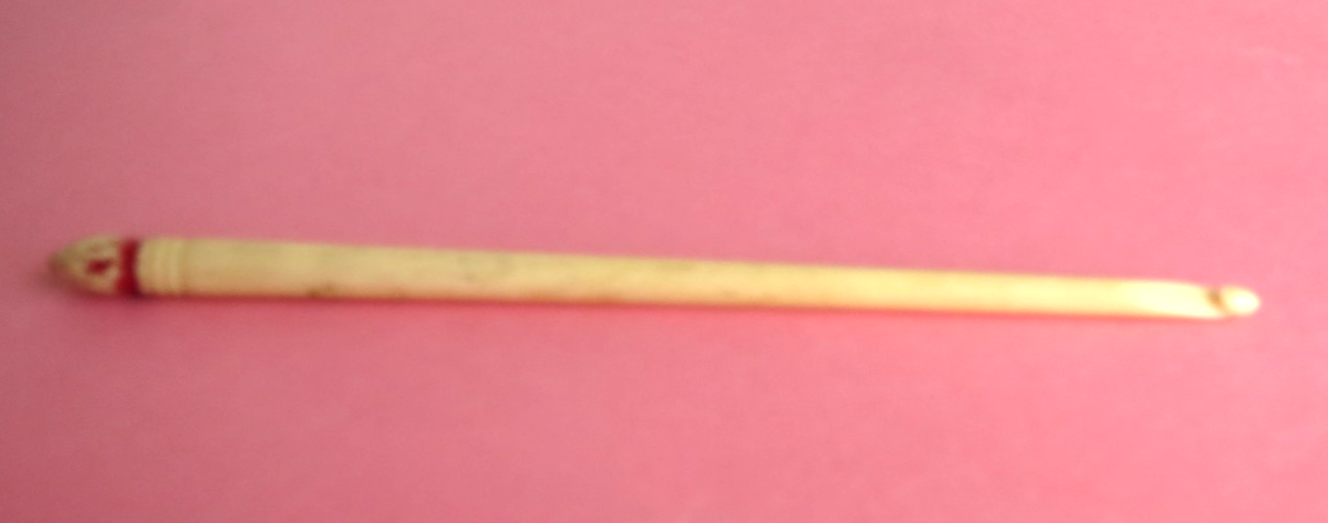 Vintage Red Top Bone ~ 4.75