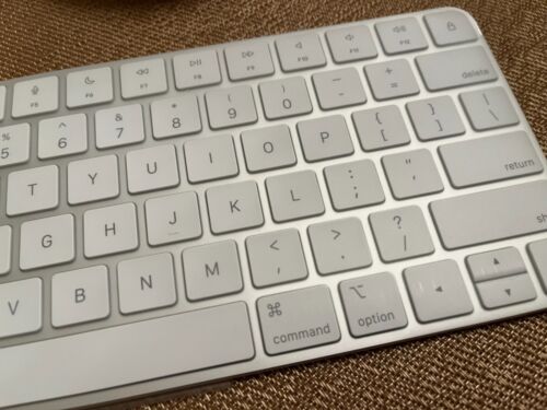 Apple Magic Keyboard -New US English - Silver, in a plastic wrap - Picture 2 of 8