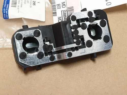 Ford C-Max Mk2 Mk3 Rear N/S Inner Light Bulb Holder 2015-on 1703295 Genuine - Picture 3 of 8