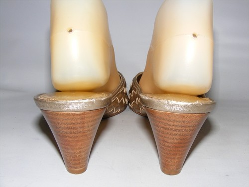 Antonio Melani Women Size 9.5 M Gold Tone Weaved Pattern 2.5" Heels Mules Shoes - Picture 6 of 13