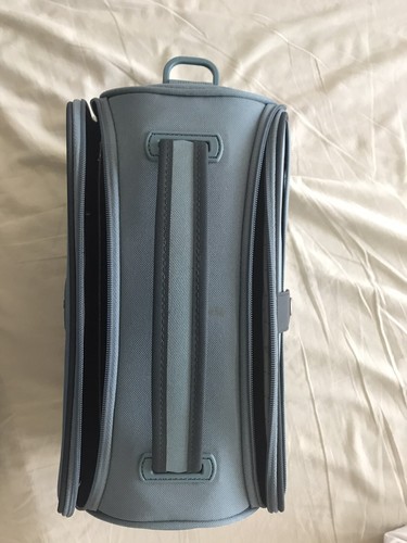 SAMSONITE VANITY BEAUTY CASE IN BLUE - VGC X4 ZIP UP COMPARTMENTS - Picture 2 of 4