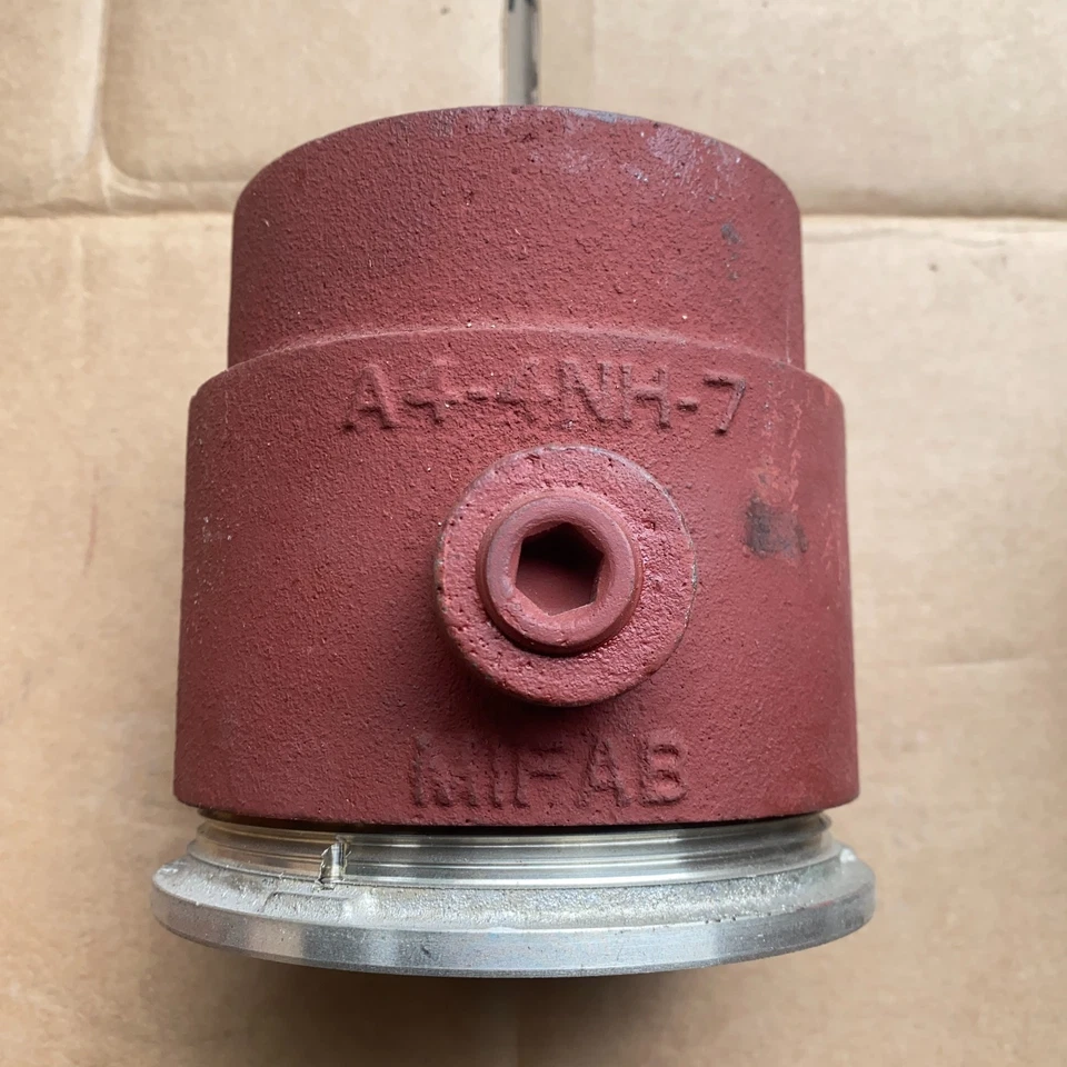 Limpeza sem cubo MIFAB C1224-R-1-6 4” com tampa redonda de bronze níquel - Nova - Imagem 4 de 4