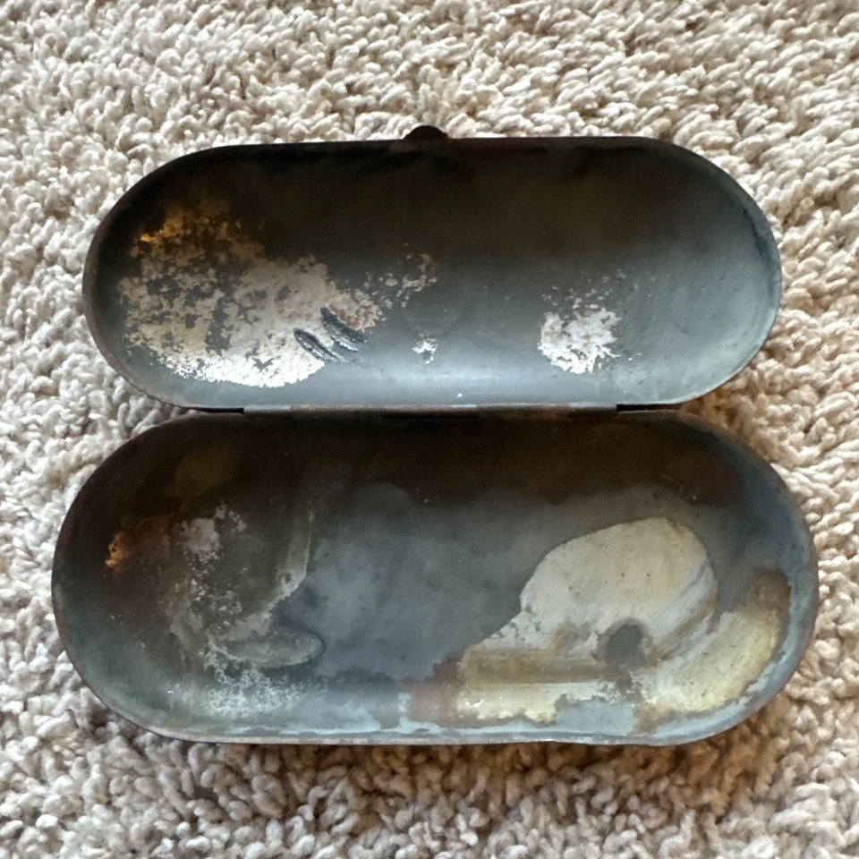 Vintage American Optical Green Glass Safety Goggles with Leather Guards & Case - Image 4 of 4