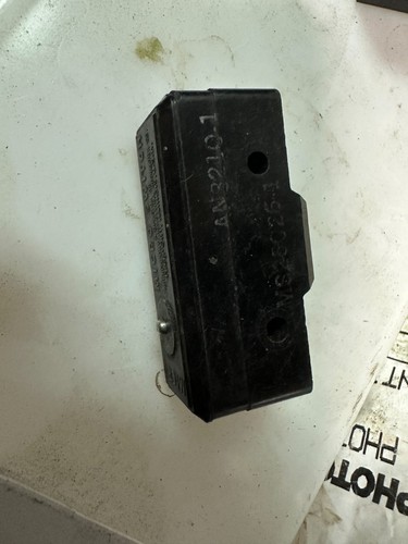 Beech King Air Switch MICROSWITCH MS25026-1 - Picture 2 of 2