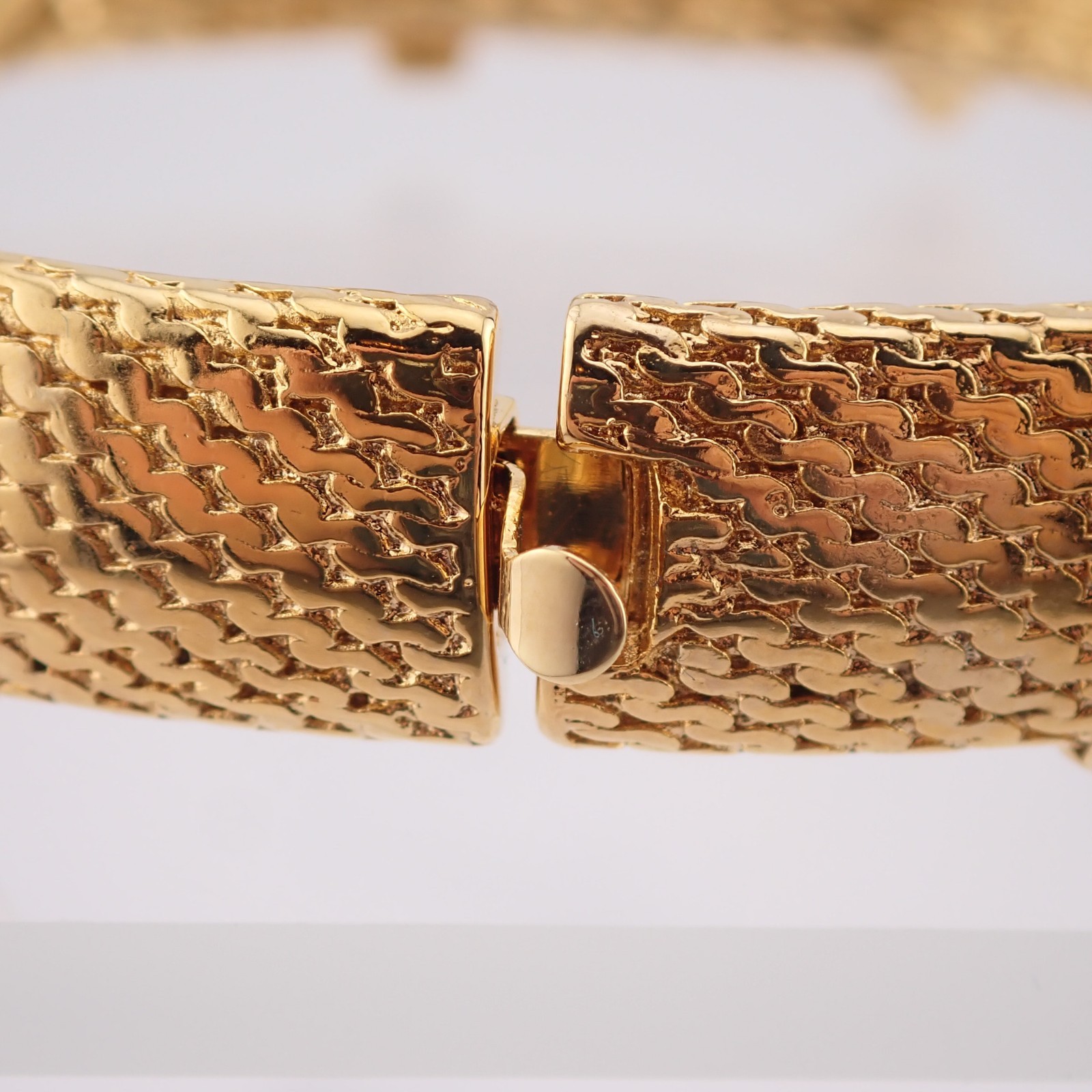 Vintage JBK Camrose & Kross Purple Crystal Gold Tone Mesh 7 3/4" Bangle Bracelet