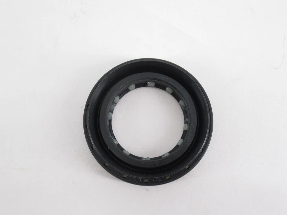 Sello de eje de transmisión genuino OEM Mopar Dodge Ram 68034432AA 4500 5500 diésel Foto 2 de 4