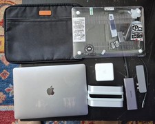 Apple Macbook Pro 13  2.4ghz i5 16gb 256gb SSD - incl. big bundle of accessories