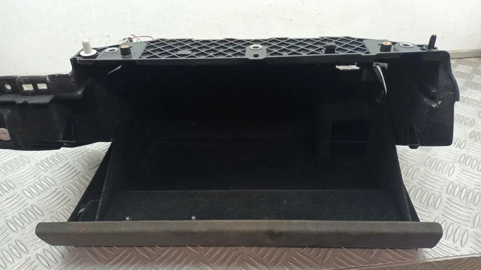 Caixa de luvas 718 CAYMAN GT4 982 99155244307 - Imagem 2 de 4