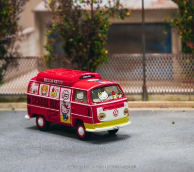 Tarmac Works 1:64 Volkswagen VW Type II (T2) Bus Hello Kitty
