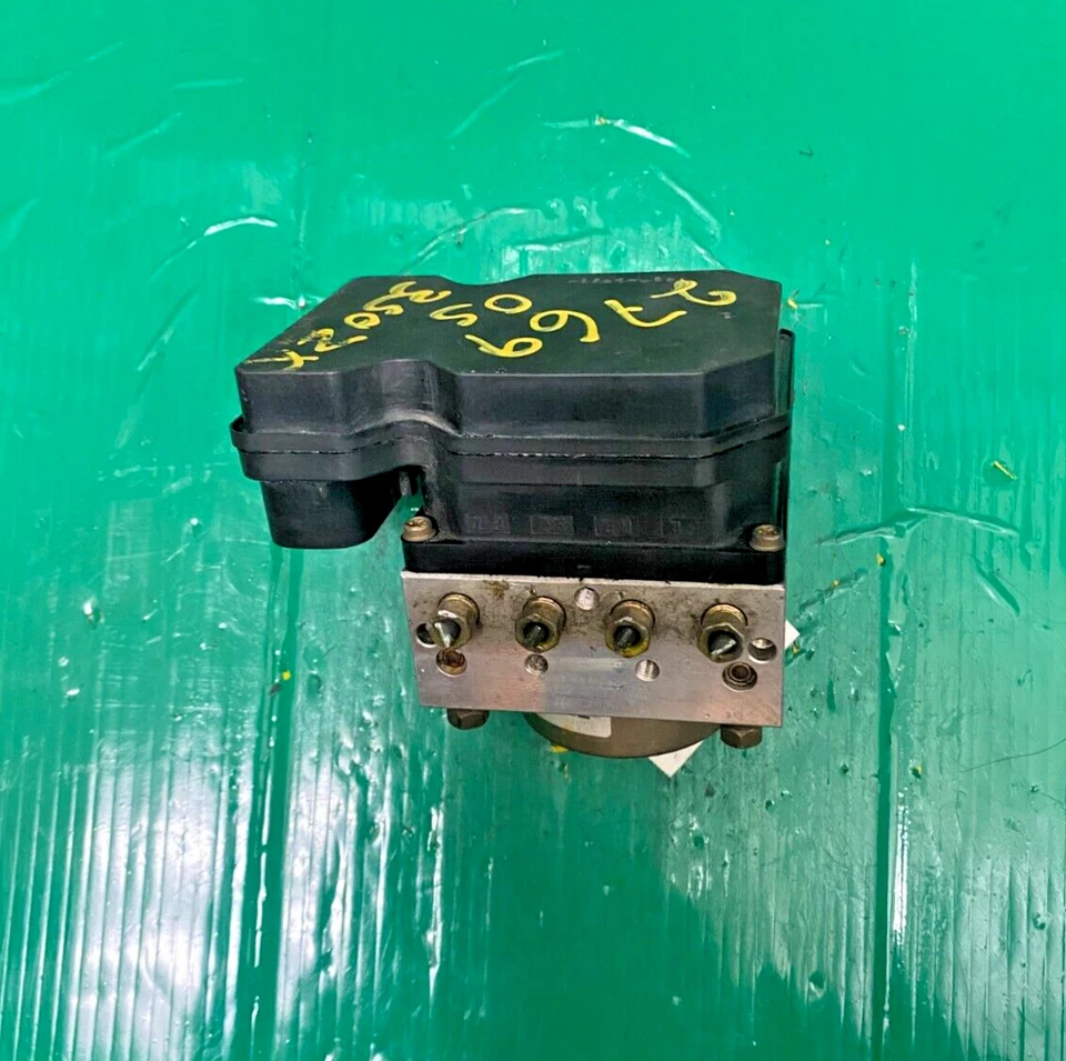 2005 Nissan 350z ABS антиблокировочный тормозной насос и модуль 47660CD103 | TD8401 - Изображение 2 из 4