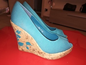 sandali con zeppa verde