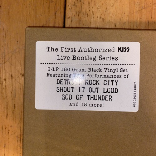KISS Off The Soundboard Tokyo 2001 3LP Vinyl Set Made in the EU Still Sealed - Picture 2 of 10