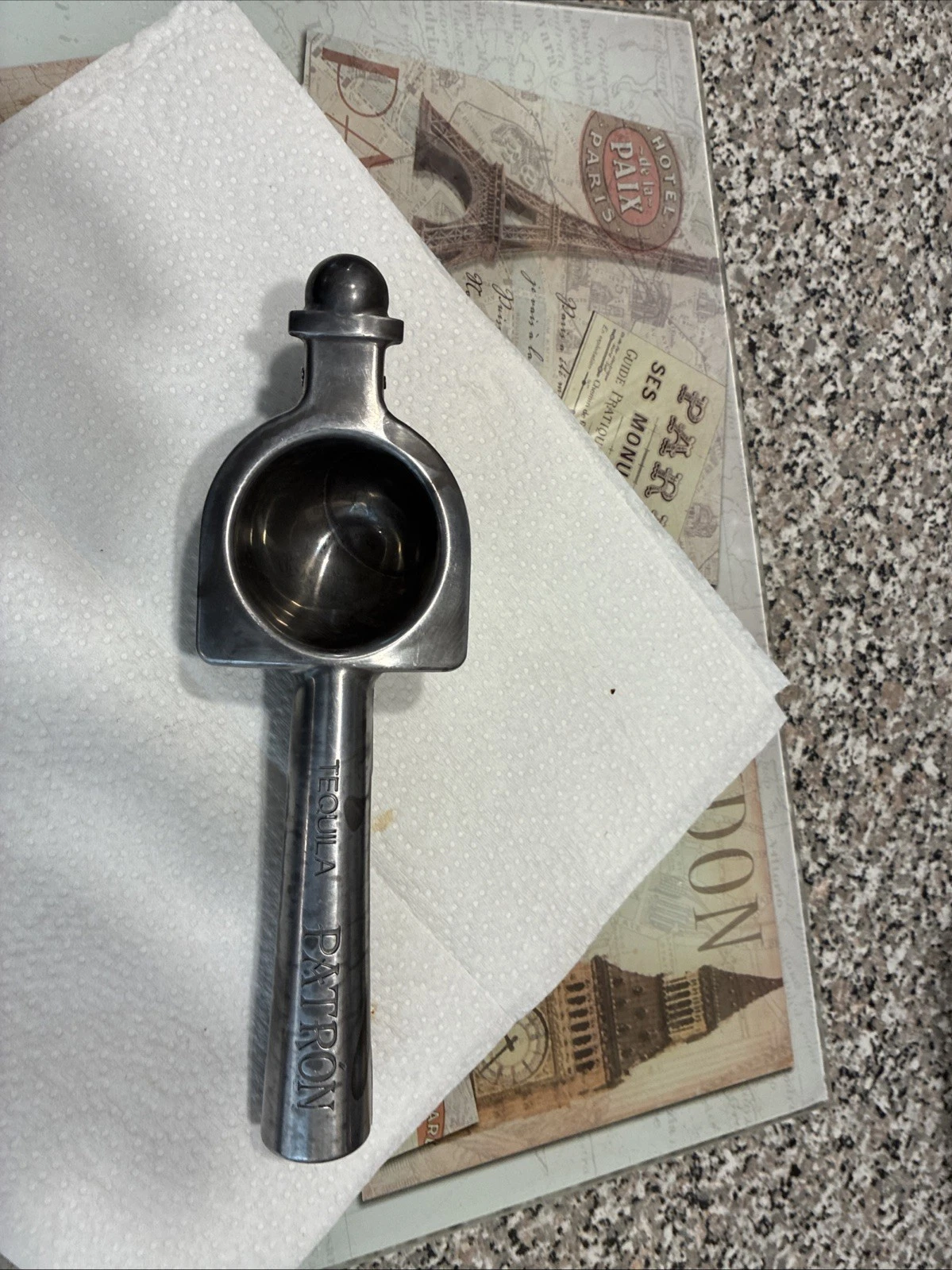 Tequila Patron Lemon Lime Citrus Squeezer Hand Press Juicer Cast Aluminum Promo
Opens in a new windo