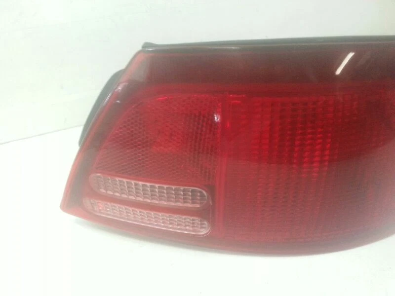 Luz trasera derecha pasajero sedán montada en cuarto para 98-02 ESCORT O91-162491 Foto 2 de 4