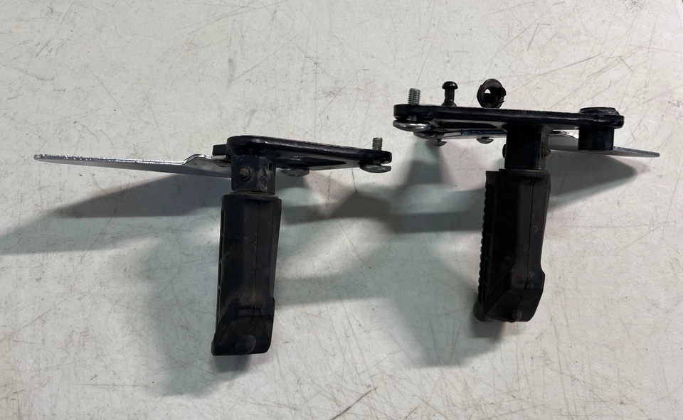 Suzuki GS500F 2007 reposapiés delanteros juego de clavijas peldaños par Foto 3 de 4