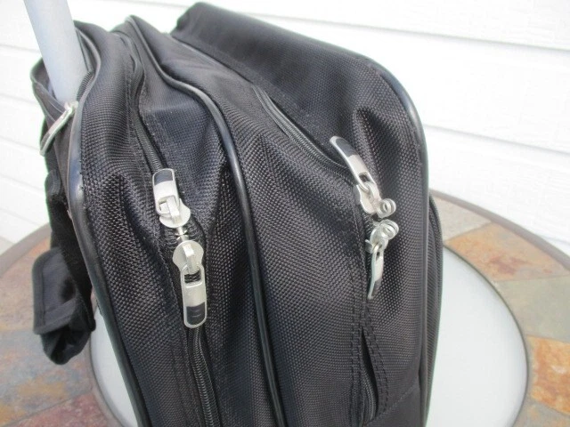 Estuche con ruedas para portátil Targus con mango extensible - se adapta a portátil de 17" - negro Foto 4 de 4