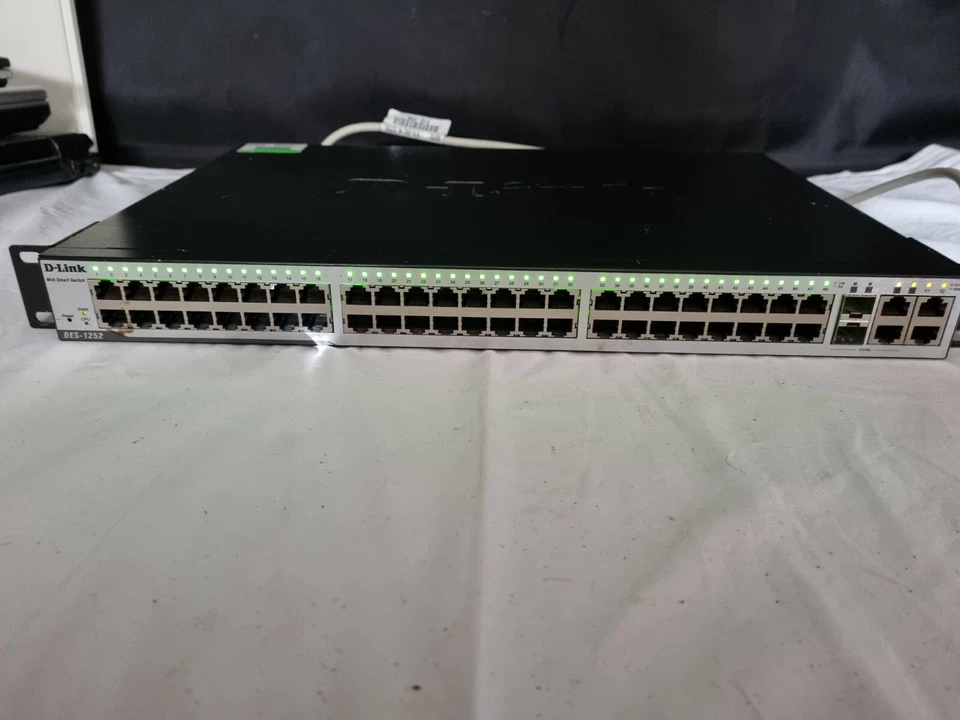 D-Link DES-1252-24 52 Port Gigabit Web Smart Switch + 2 GBIC Ports with Ears S&R - Image 2 of 4