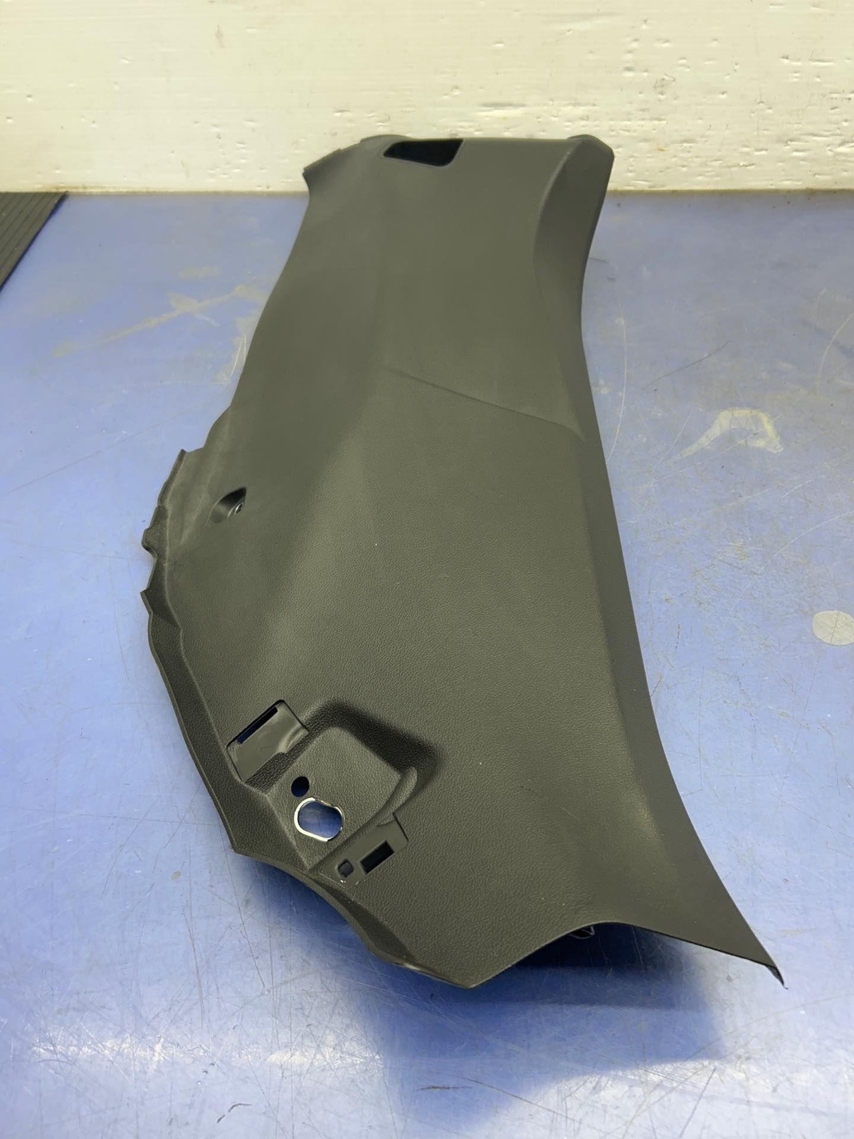 2017 - 2020 MASERATI LEVANTE REAR LEFT C PILLAR LOWER QUARTER PANEL *SCRATCHES*