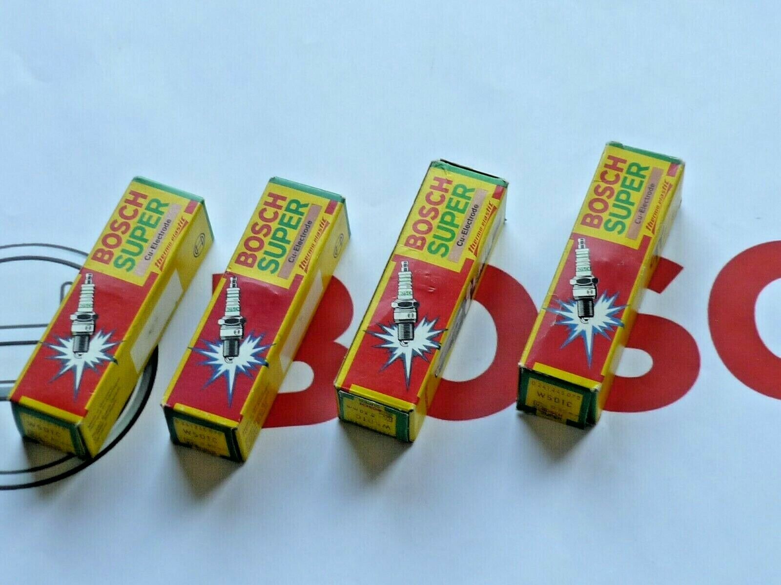 Set of 4 original BOSCH F6DC SUPER spark plugs NEW in BOX NOS 0241240579