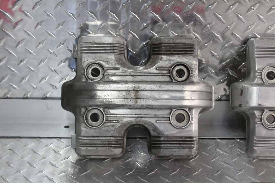 Honda V45 Magna 1982 VF750C JUEGO DE CUBIERTAS DE CULATA 12311-MB0-000 12321-MB0-000 Foto 2 de 4