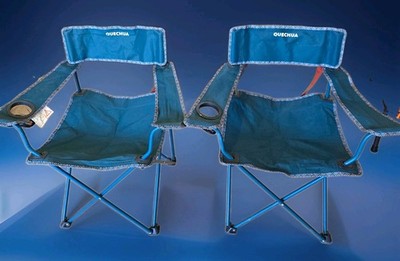 Quechua 2x Camping Klappstuhl blau Metall Textil klappbar Armlehnen Becherhalter