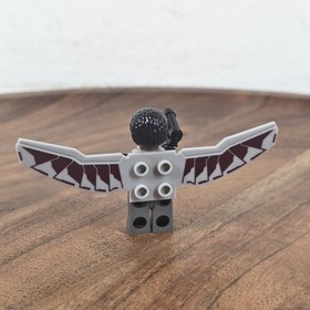 LEGO Marvel Falcon Minifgure Light Bluish Gray Dark Red Wings Sh0261