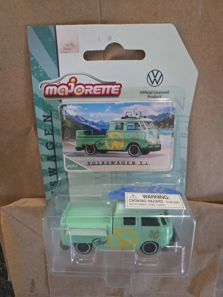 Camioneta Majorette Volkswagen T1 verde - Ride into the Sunset 1/59 3" en paquete Foto 2 de 4