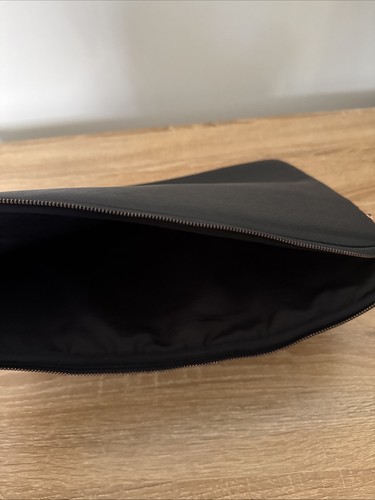BNWT Nifteen Collection 10" Black Laptop Sleeve Vogue 15-16 Inch MacBook Pro - 第 3/4 張圖片