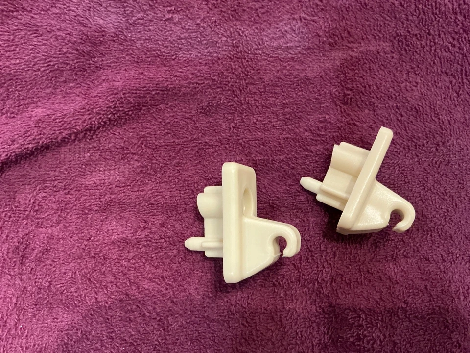 NUEVO 1986-1993 Volvo 240 Clips parasol Marfil Par Juego de 2 NUEVO SEDÁN SOLAMENTE Foto 3 de 3