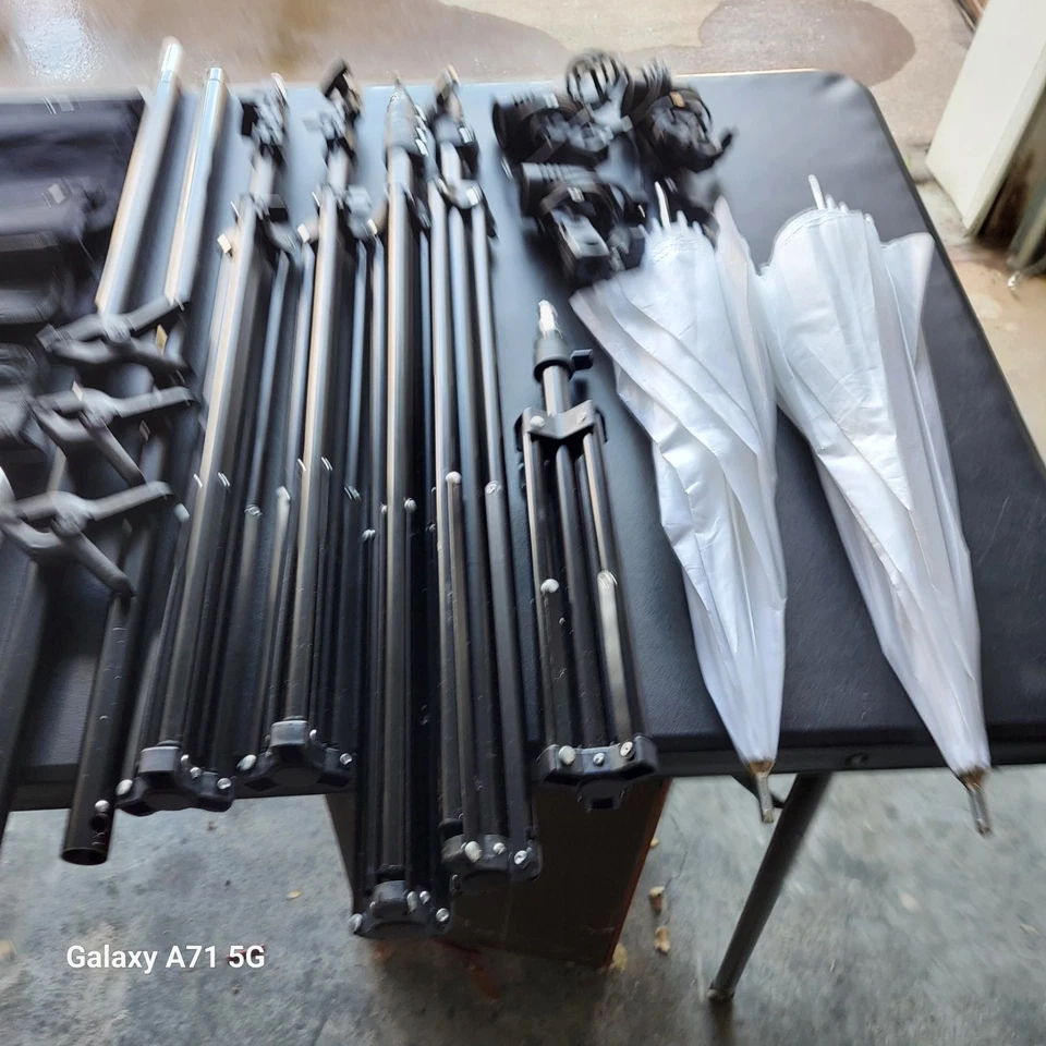 Portable Photo Studio In 2 Bag! - Image 2 of 4