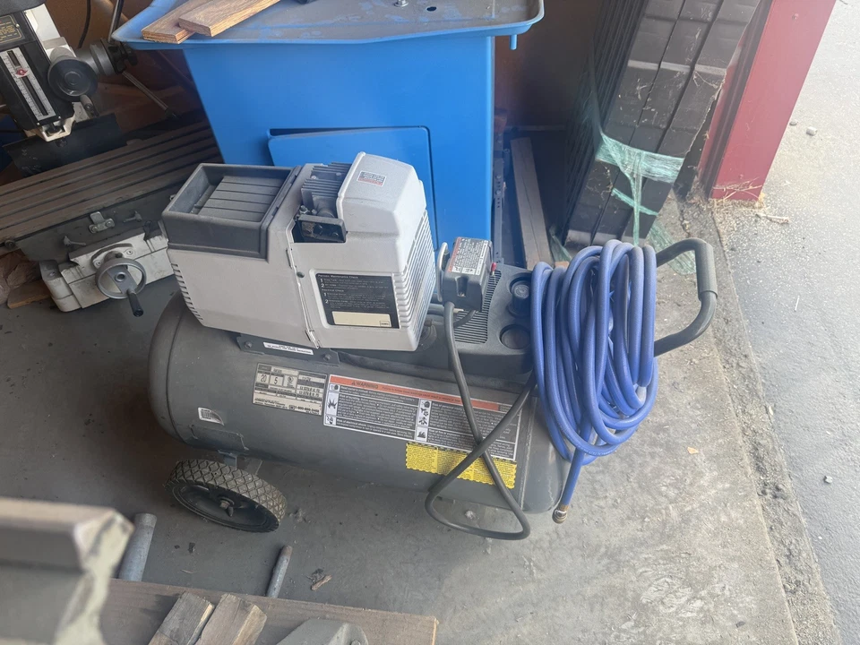 Compresor de aire DeVilbiss Pro 4000 5hp 20 gal Foto 4 de 4