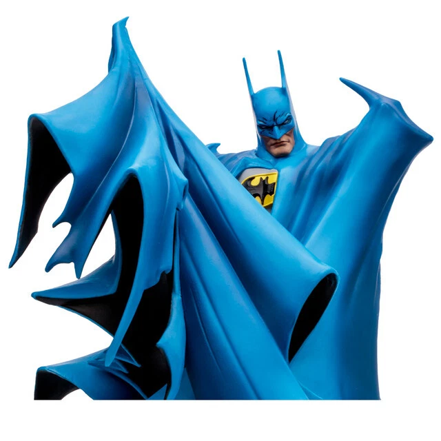 Batman Todd McFarlane 1:8 Scale PVC Statue Blue Ver. + NFT Digital Collectible - Immagine 4 di 4