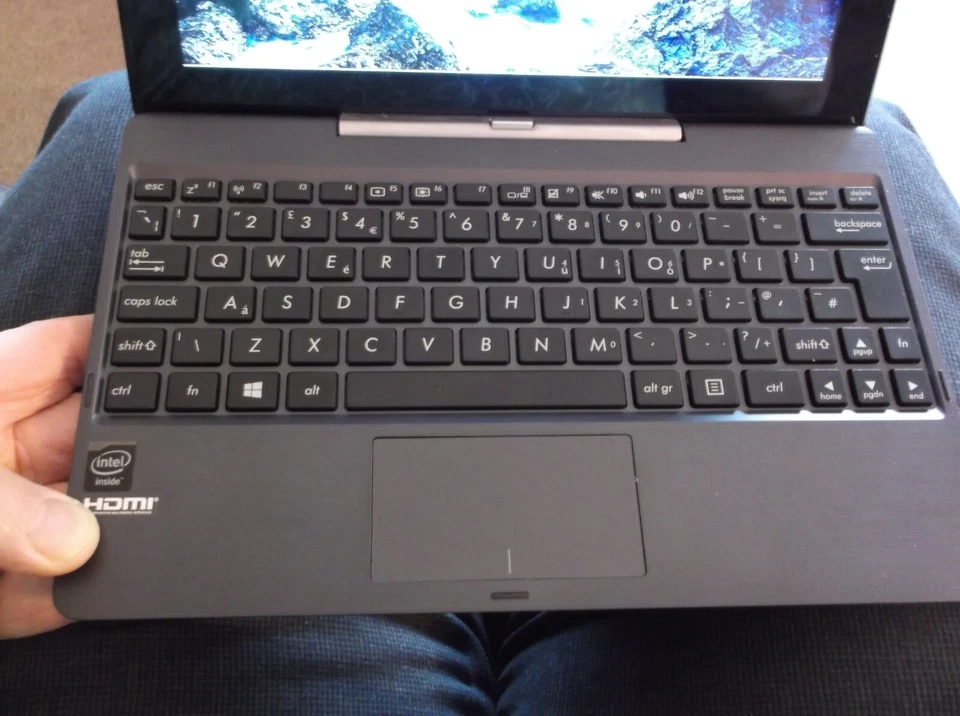 ASUS Transformer Book T100TAF 10.1" 32GB, Intel Atom Quad-Core - Windows 10 - Image 4 of 4